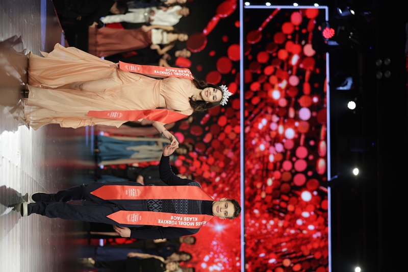 Sammyvit Klass Model Türkiye 2025 Erkeklerde �Klass Face� Ödülünü  �Utku Akan� Kazand�